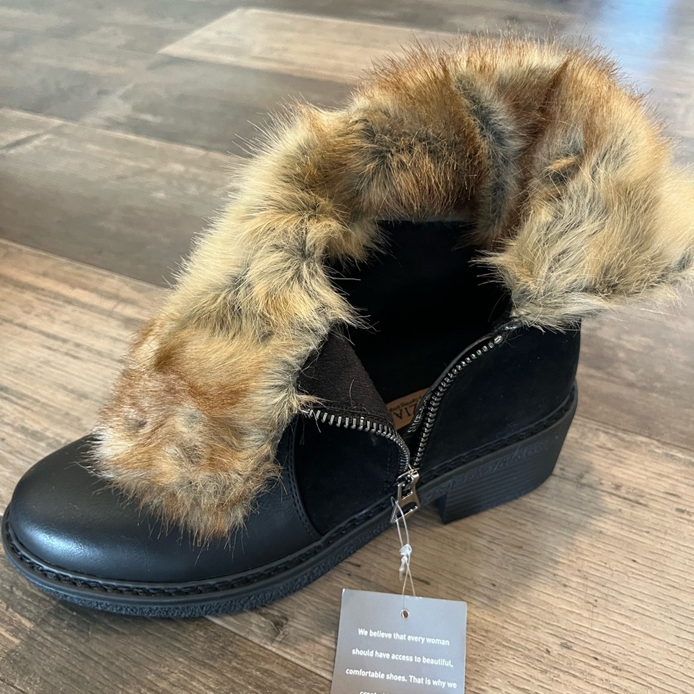 NWT Spring step boots size 38 (7-7.5)